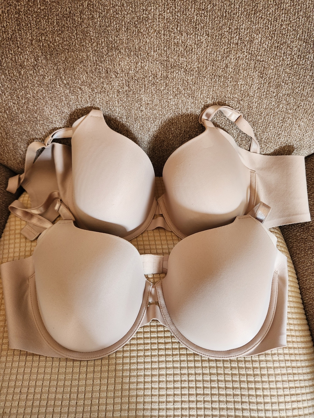WARNERS 38c 2PC LOT Smooth Nude Underwire T-Shirt Bra - Light Beige